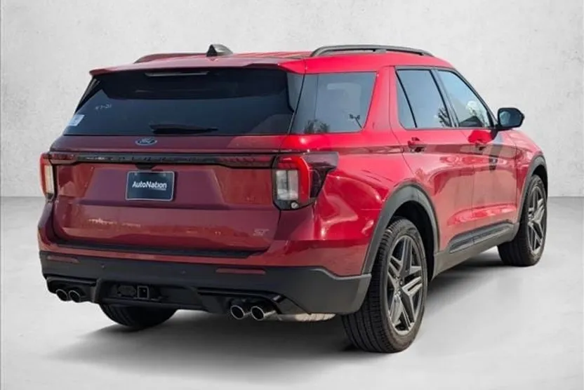 2025 Ford Explorer ST photo 1