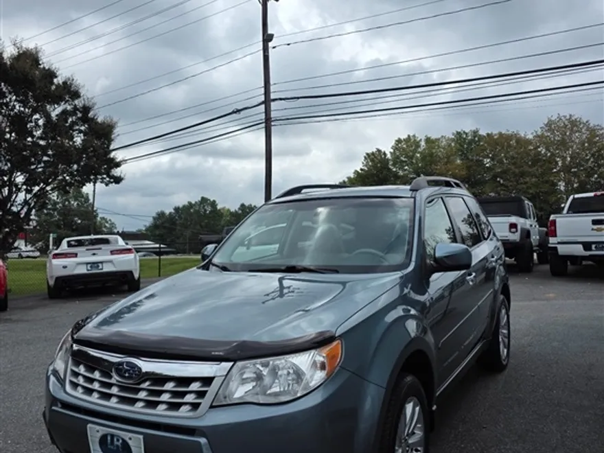 2011 Subaru Forester Limited photo 1