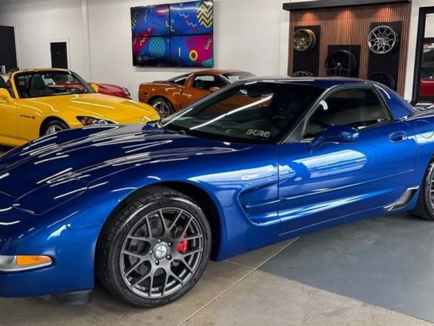 2004 Chevrolet Corvette photo 1