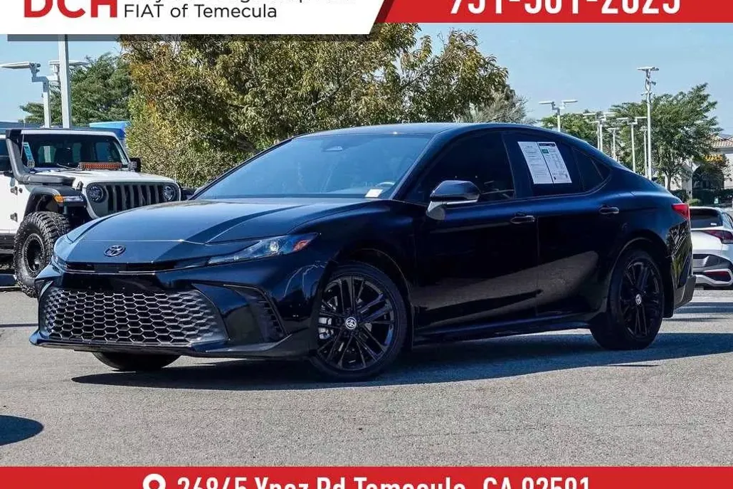 2025 Toyota Camry SE photo 1