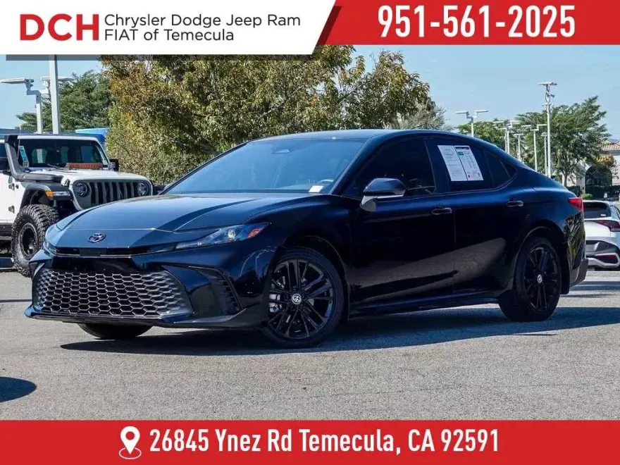 2025 Toyota Camry SE photo 1