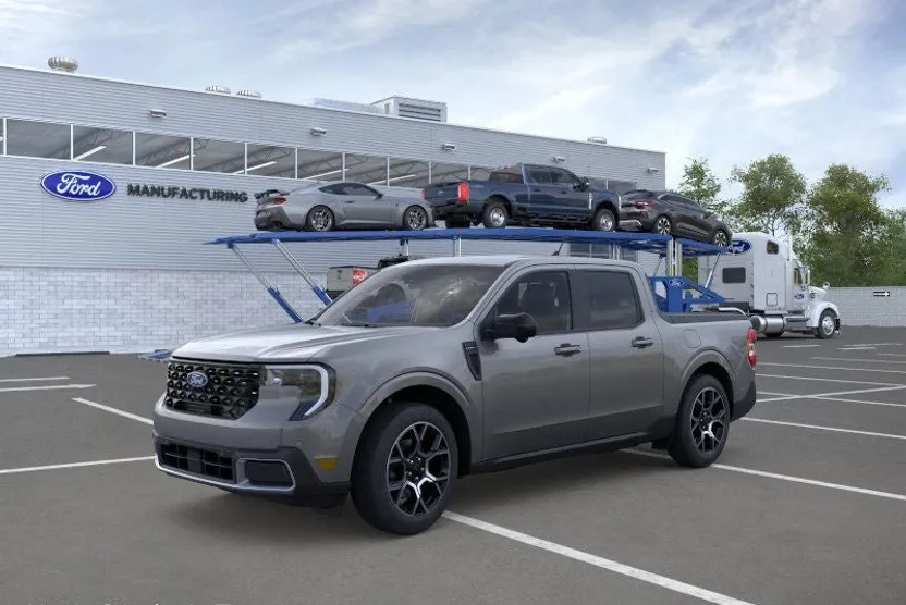 2025 Ford Maverick Lariat photo 1