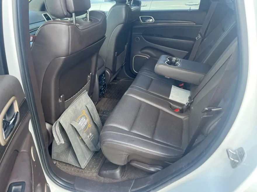 2015 Jeep Grand Cherokee Summit photo 1