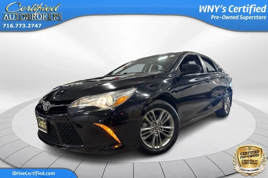 2016 Toyota Camry SE photo 1