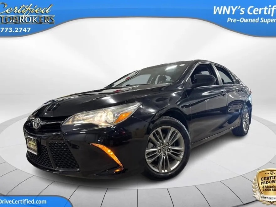 2016 Toyota Camry SE photo 1