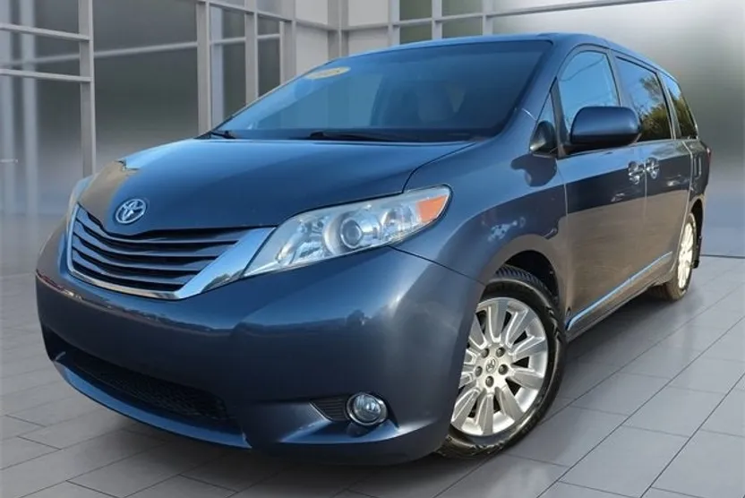2015 Toyota Sienna XLE Premium photo 1
