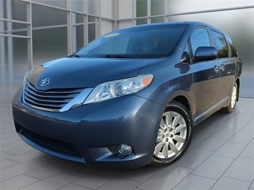 2015 Toyota Sienna XLE Premium photo 1