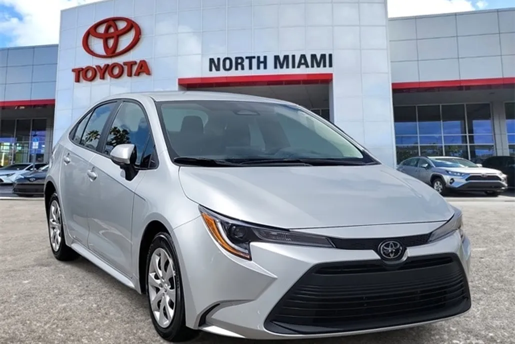 2024 Toyota Corolla LE photo 1