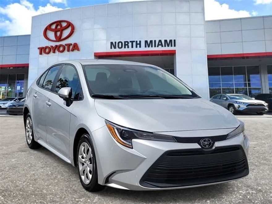 2024 Toyota Corolla LE photo 1