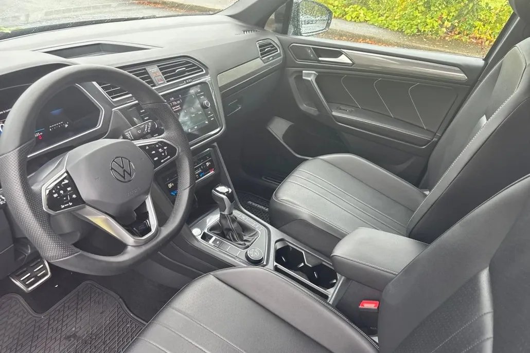 2024 Volkswagen Tiguan SE R-Line Black photo 1