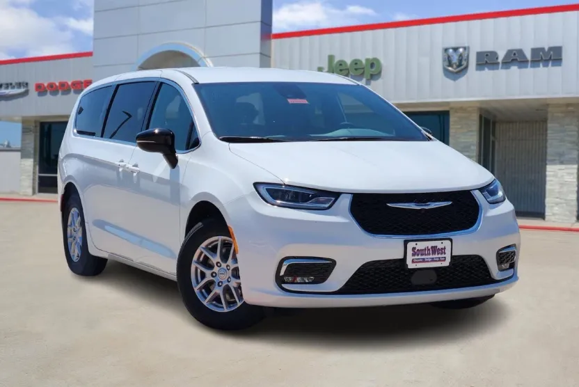 2026 Chrysler Pacifica photo 1