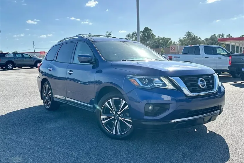 2020 Nissan Pathfinder Platinum photo 1
