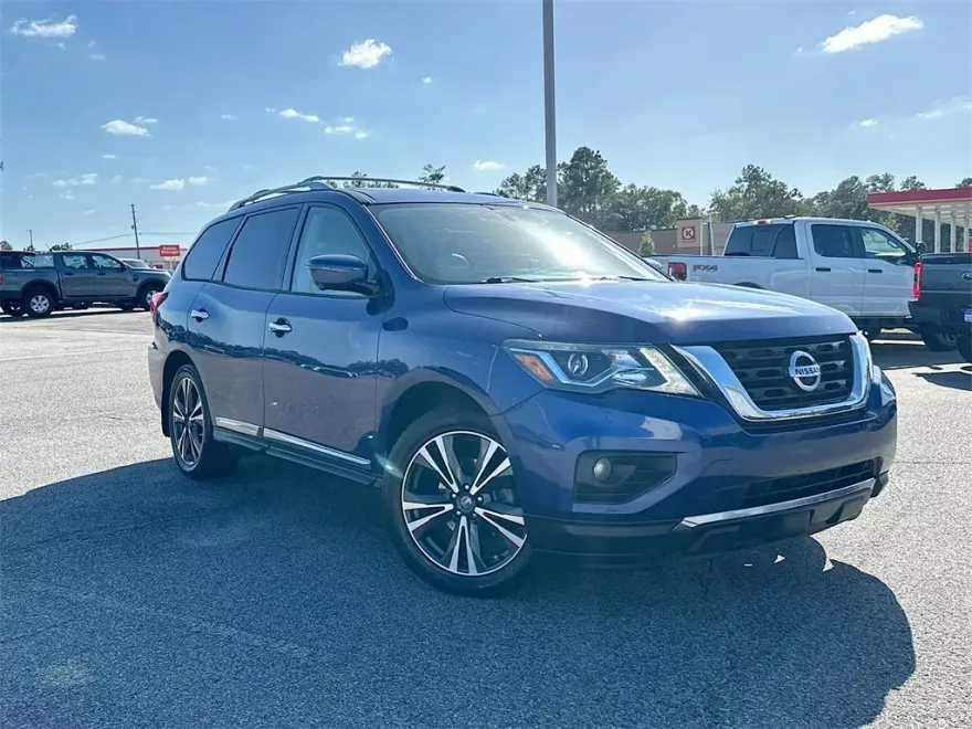 2020 Nissan Pathfinder Platinum photo 1