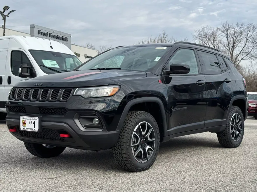 2025 Jeep Compass Trailhawk photo 1
