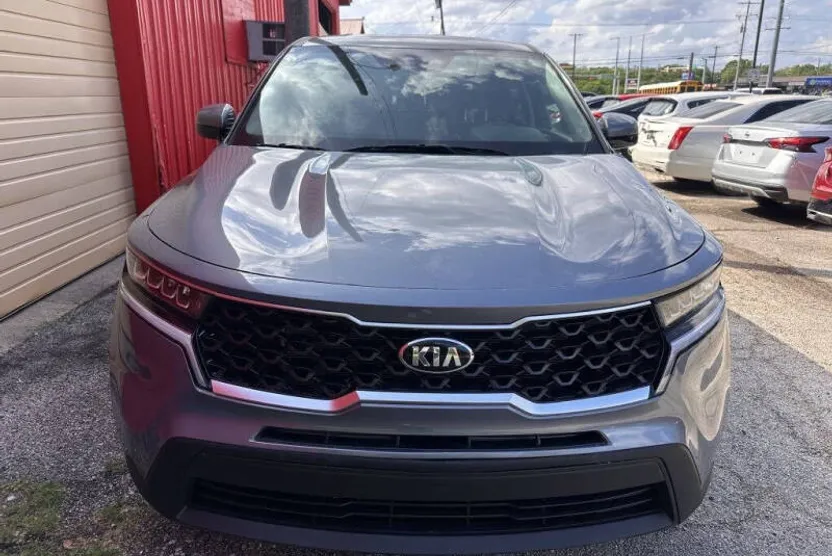 2023 Kia Sorento LX photo 1