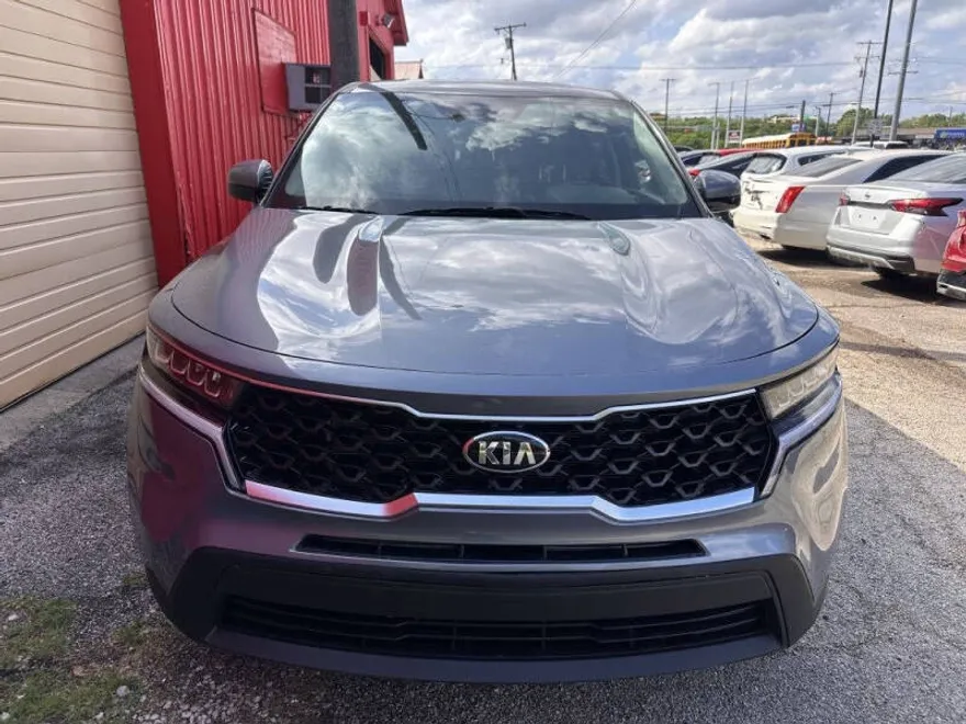 2023 Kia Sorento LX photo 1