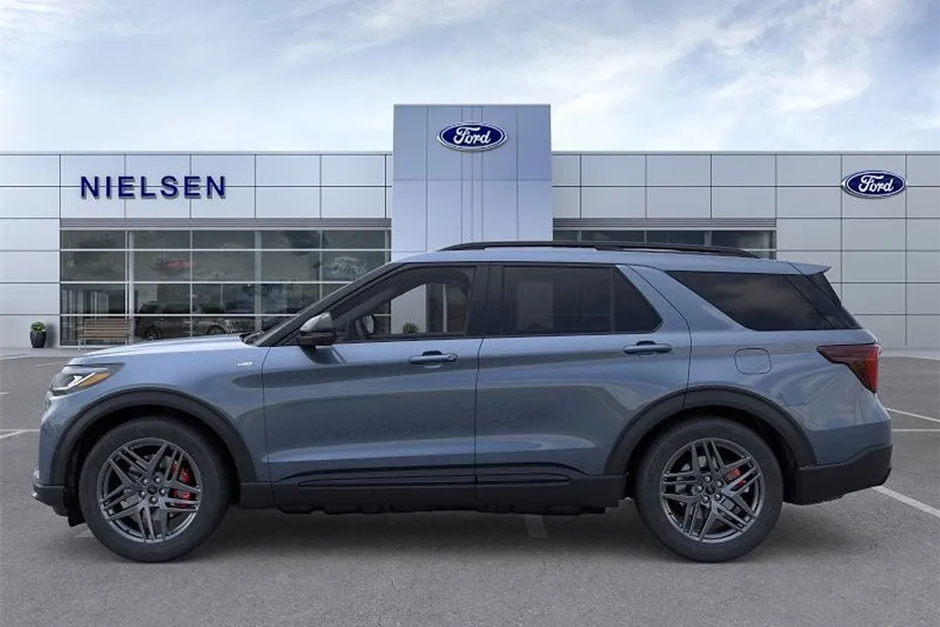 2025 Ford Explorer ST-Line photo 1