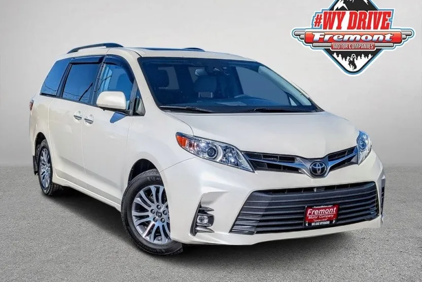 2018 Toyota Sienna L photo 1