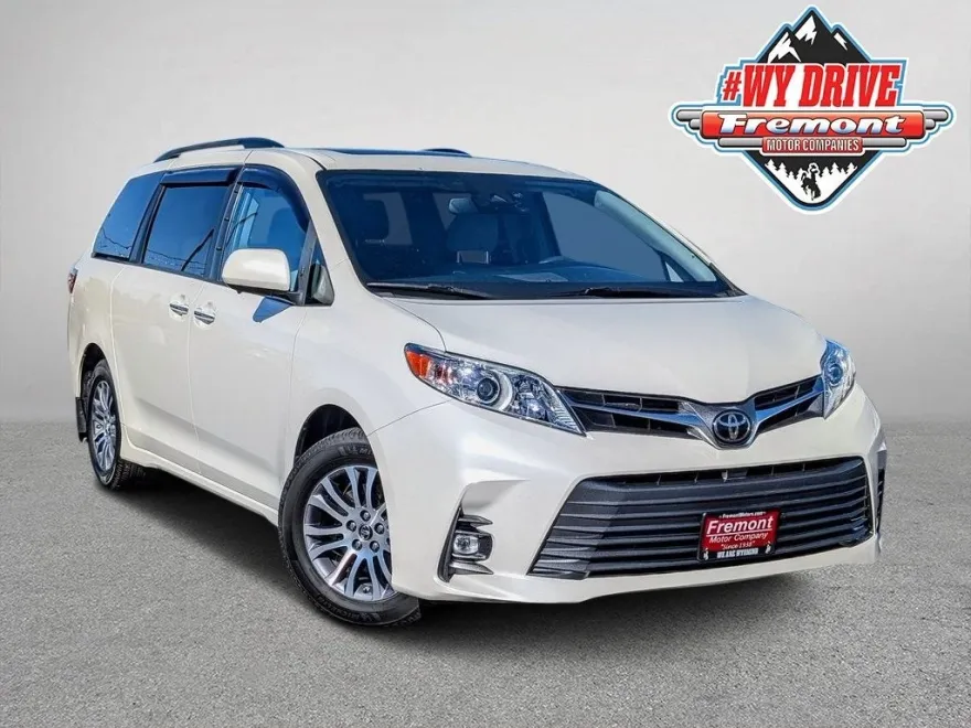 2018 Toyota Sienna L photo 1