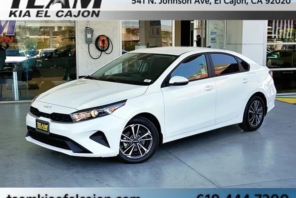 2024 Kia Forte LXS photo 1
