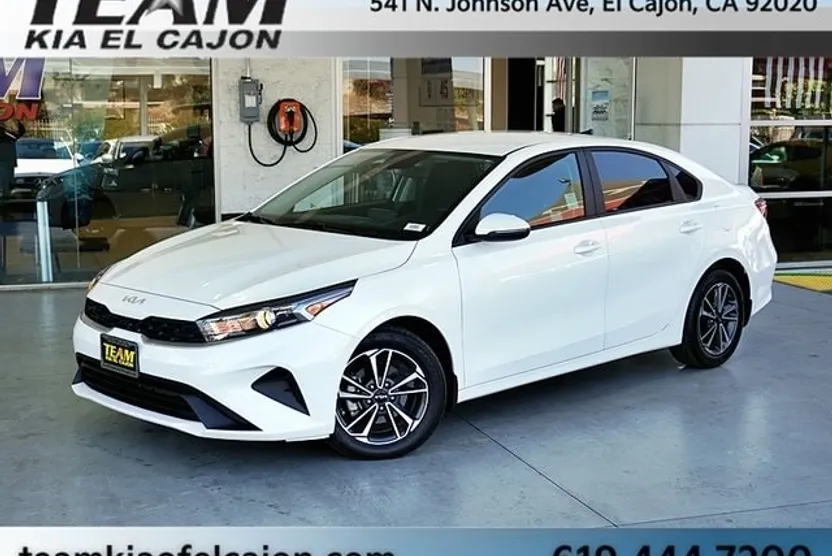 2024 Kia Forte LXS photo 1