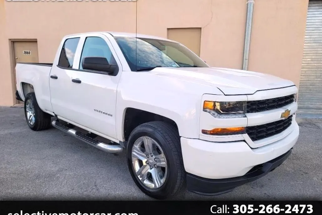 2018 Chevrolet Silverado 1500 Custom photo 1