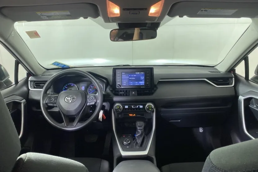 2020 Toyota RAV4 Hybrid LE photo 1