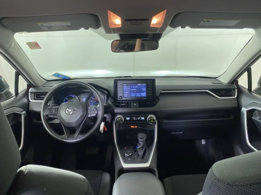 2020 Toyota RAV4 Hybrid LE photo 1