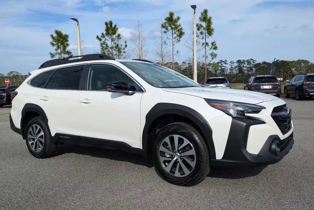 2025 Subaru Outback Premium photo 1