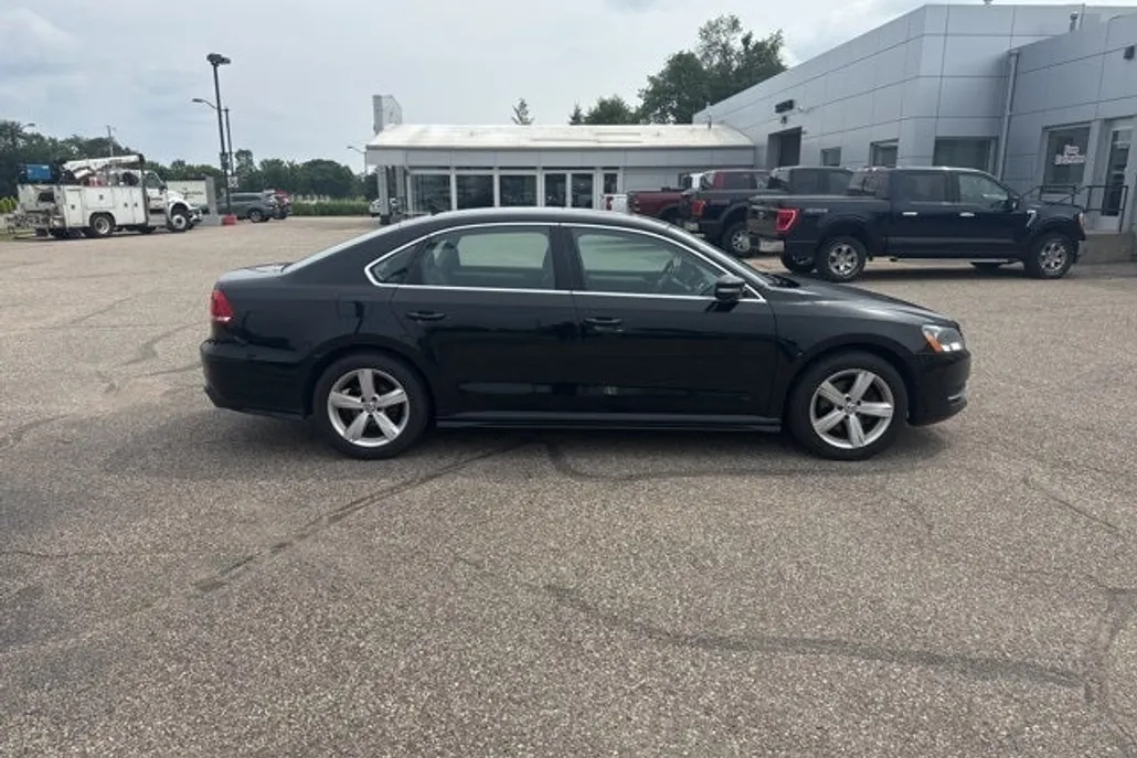 2013 Volkswagen Passat SE photo 1