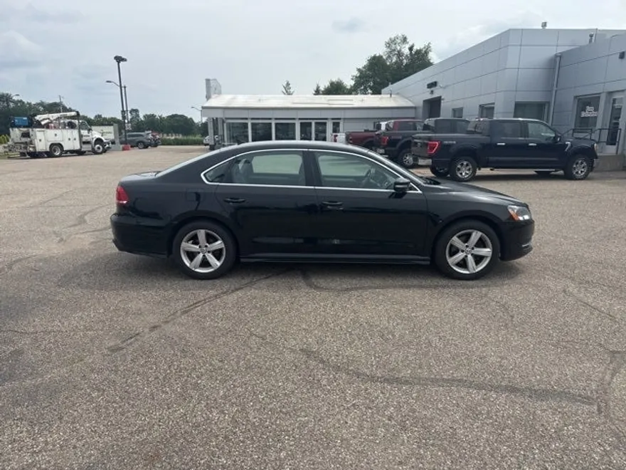 2013 Volkswagen Passat SE photo 1