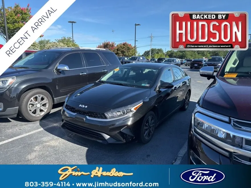 2023 Kia Forte LXS photo 1