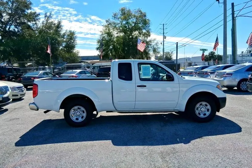 2015 Nissan Frontier S King Cab photo 1