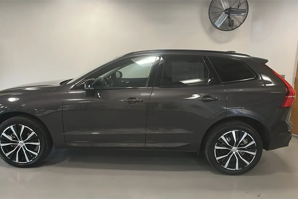 2025 Volvo XC60 B5 Plus photo 1