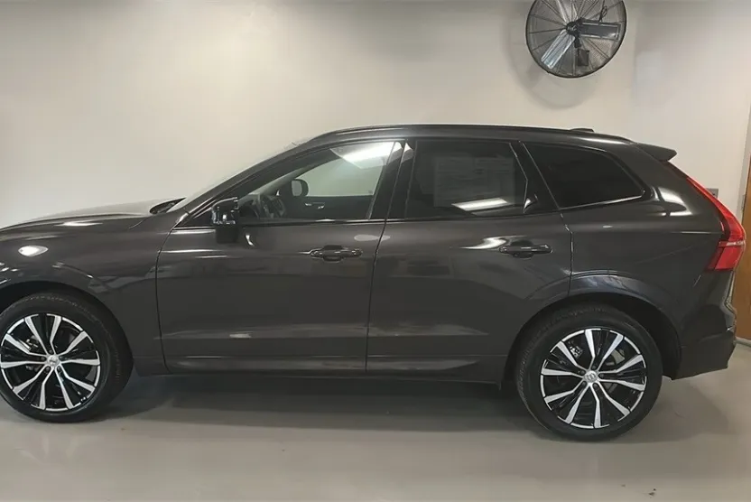 2025 Volvo XC60 B5 Plus photo 1