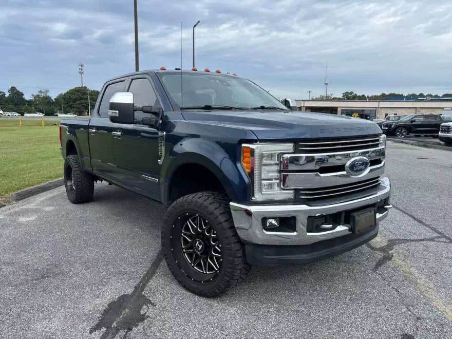 2017 Ford F-250 Lariat photo 1