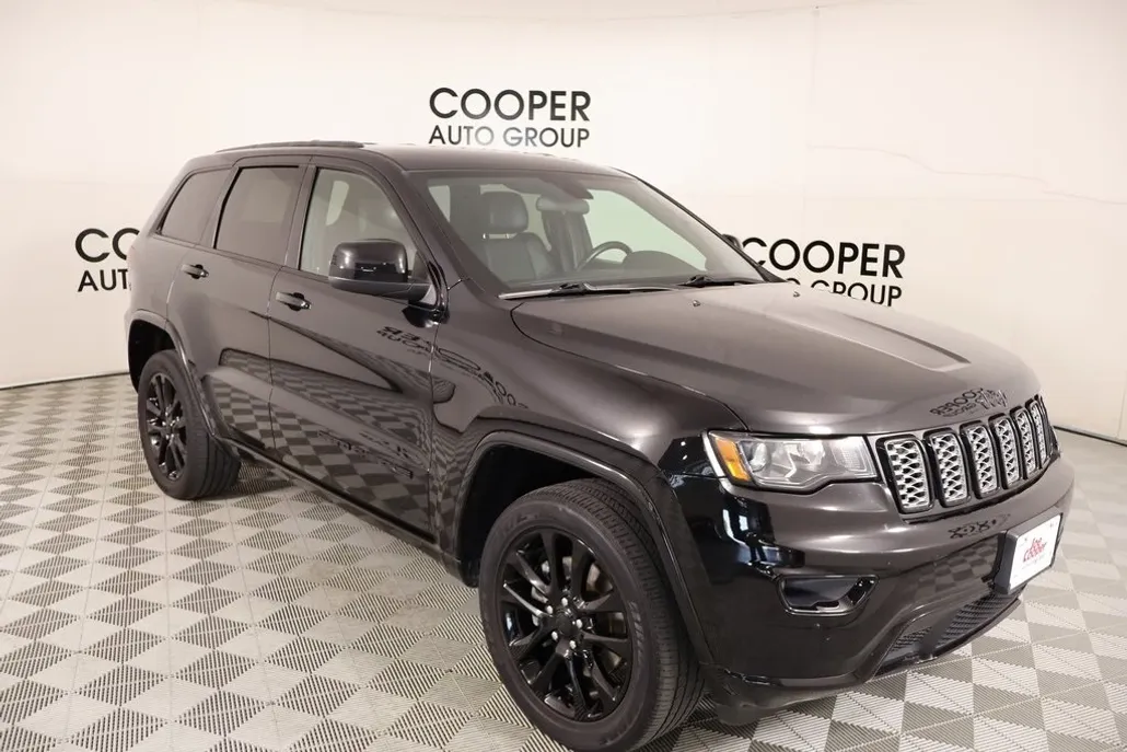 2021 Jeep Grand Cherokee Laredo X photo 1