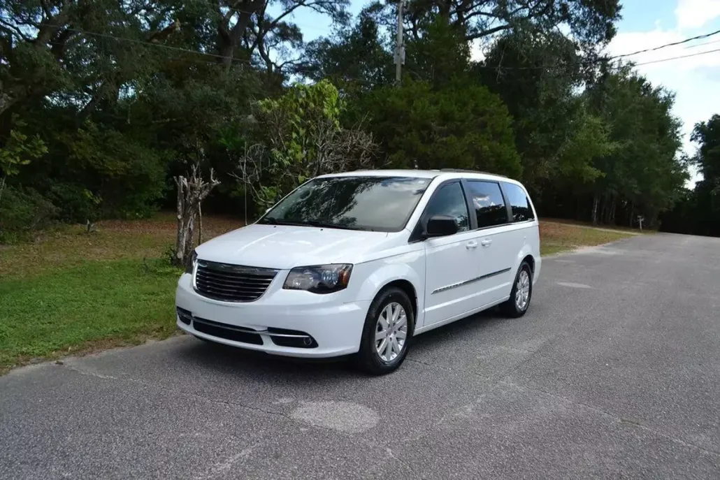 2014 Chrysler Town & Country Touring photo 1