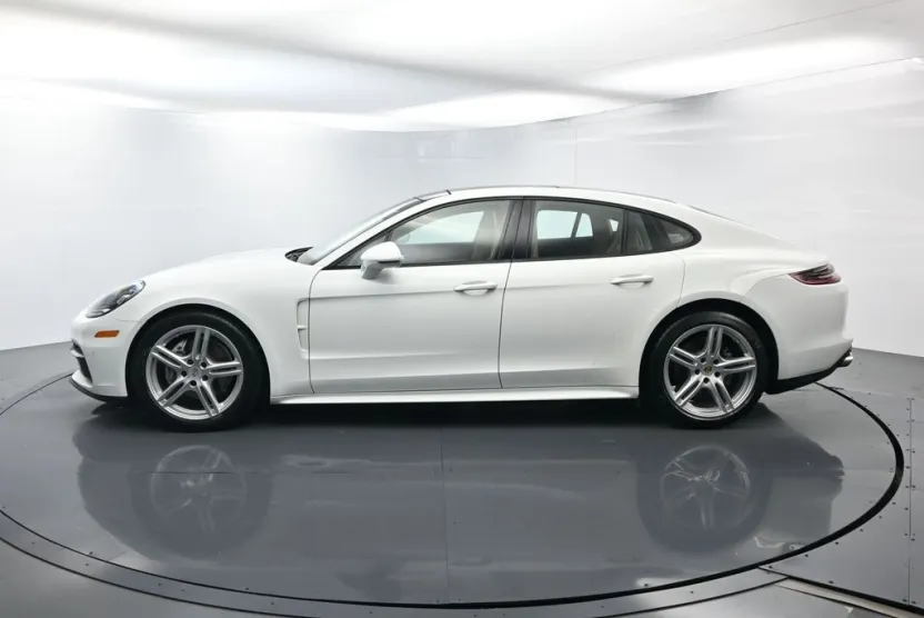 2019 Porsche Panamera Base photo 1
