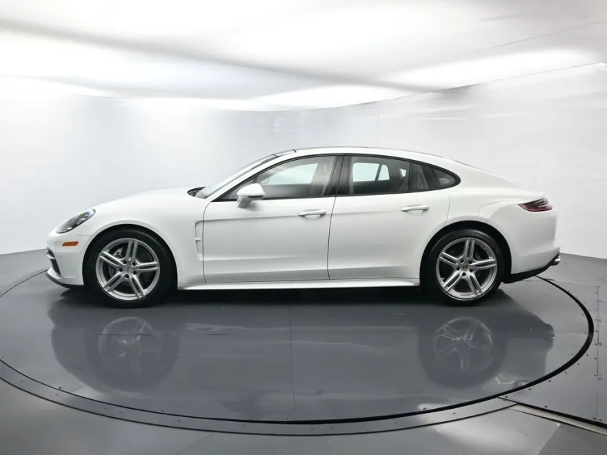 2019 Porsche Panamera Base photo 1