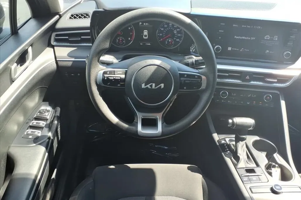 2022 Kia K5 LXS photo 1