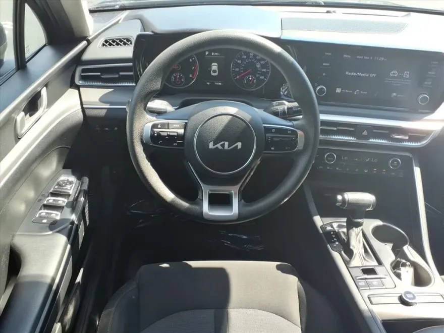 2022 Kia K5 LXS photo 1