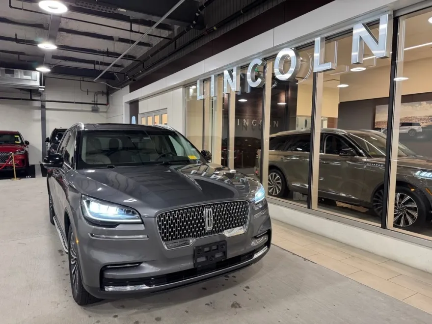 2022 Lincoln Aviator Standard photo 1