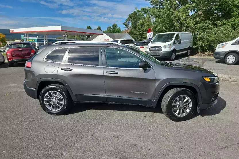 2019 Jeep Cherokee Latitude photo 1