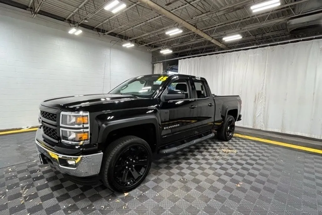 2015 Chevrolet Silverado 1500 LT photo 1