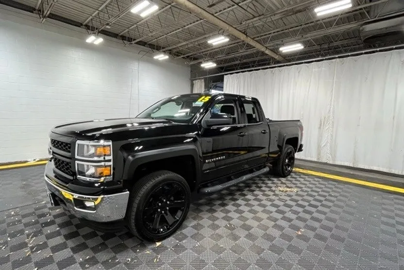2015 Chevrolet Silverado 1500 LT photo 1
