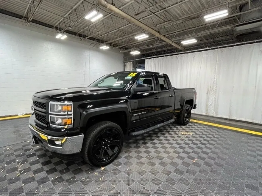 2015 Chevrolet Silverado 1500 LT photo 1