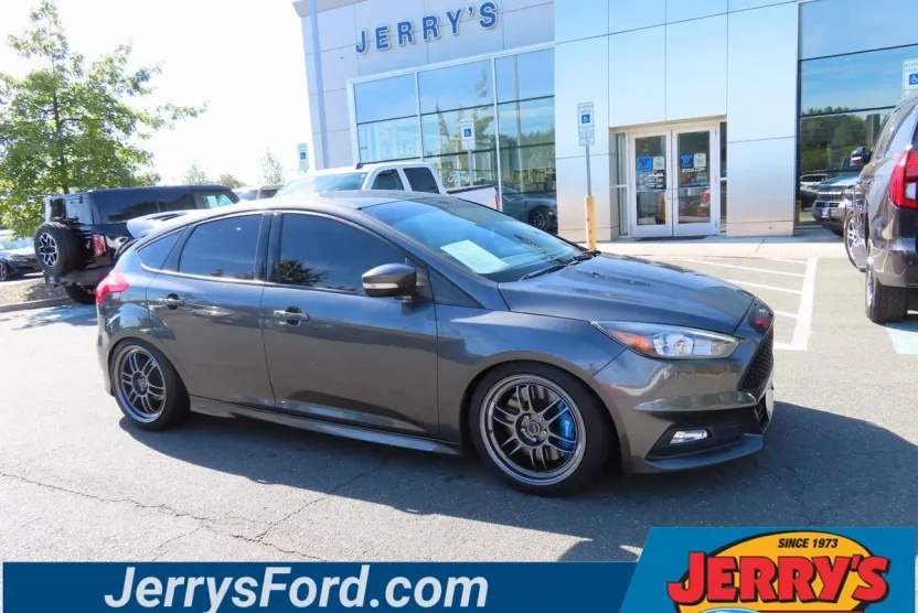 2018 Ford Focus ST photo 1