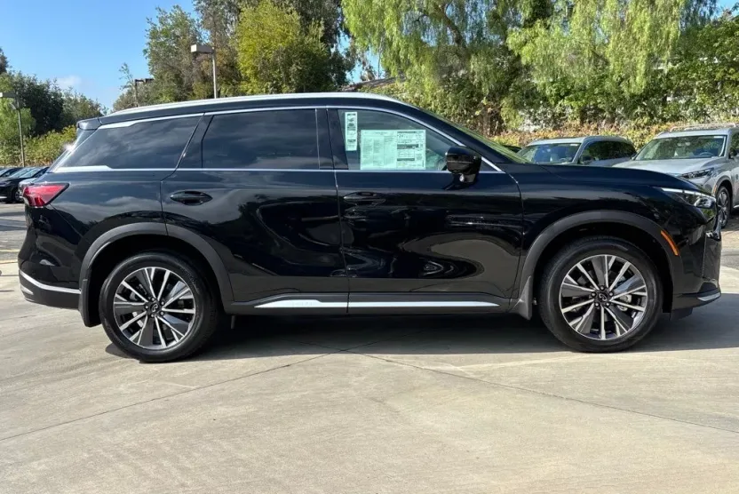 2026 Infiniti QX60 Luxe photo 1