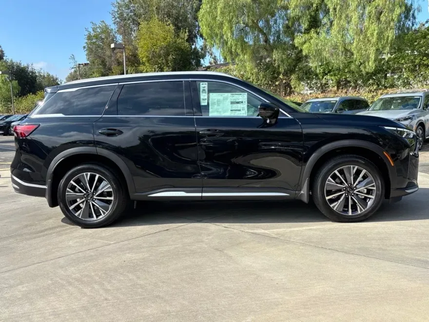 2026 Infiniti QX60 Luxe photo 1